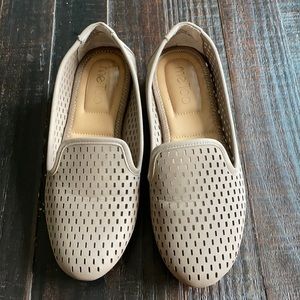 Beige cushioned flats me too